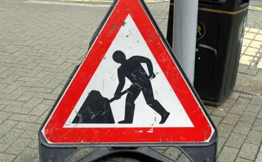 Na powiatowych drogach ruszą łaty i wzmocnienia. Kierowcy muszą uważać