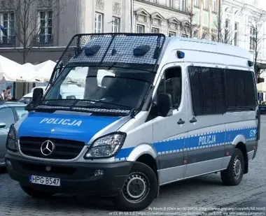 Dzielnicowy z Jasła poprowadził rajd, a w lesie padły konkretne ostrzeżenia