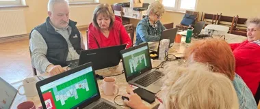 Seniorzy z gminy Jasło przeszli kurs komputerowy i dostali zaświadczenia