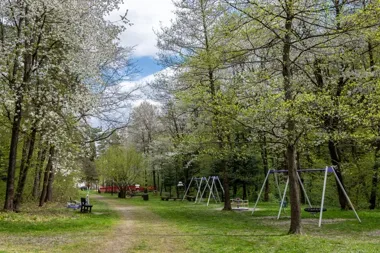 Folusz nie kończy się na spacerze - ma park, wiadukt zieleni i camperowy przystanek