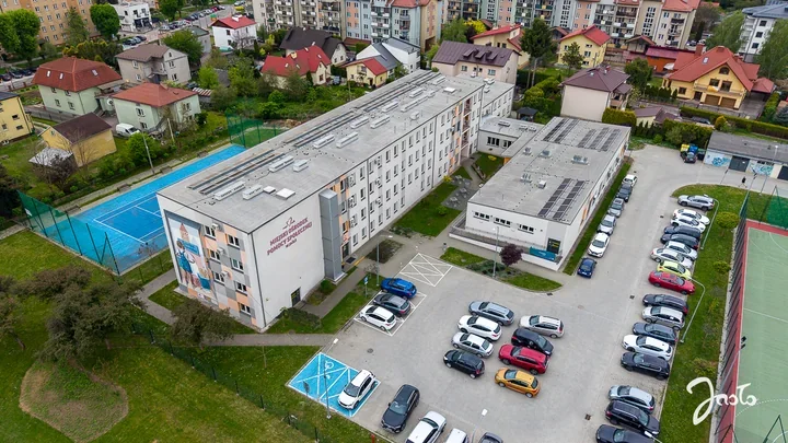 Jasielski ośrodek zmienił nazwę. Siedziba szykuje się na windę