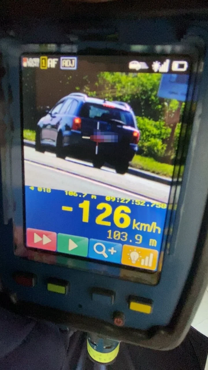 Kierowca Toyoty pędził 126 km/h w Jaśle. Potem uciekł w las