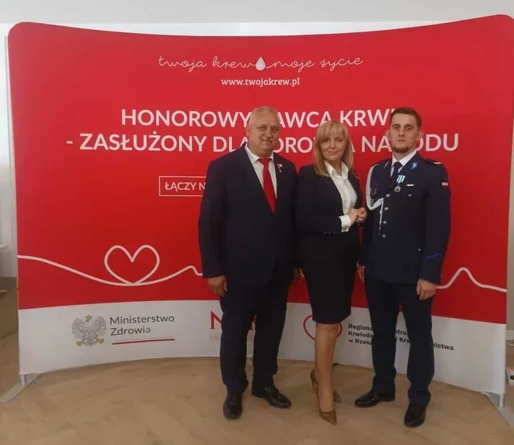 Jasielski policjant z odznaką za dar, którego nie da się wyprodukować