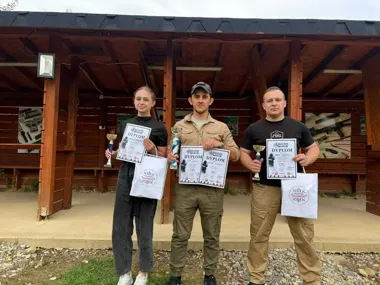 Jasielscy policjanci wygrali wszystkie klasyfikacje zawodów strzeleckich